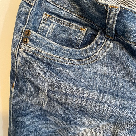 Women’s Elle denim shorts size 2 low rise medium washed distressed - Picture 5 of 9